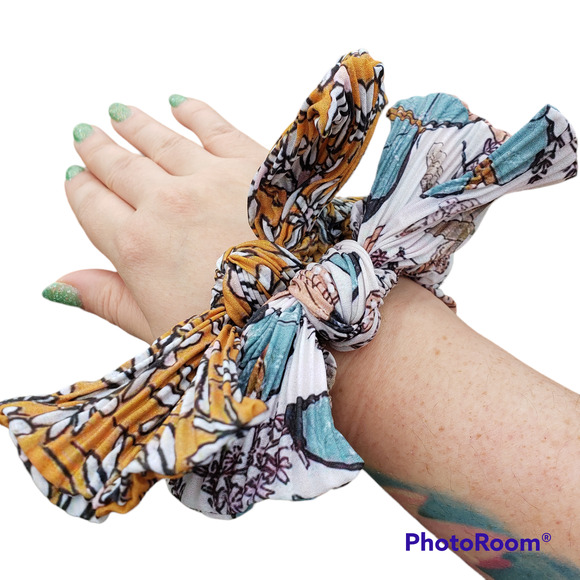 Spring Bow Scrunchie Set of Two Butterfly and Floral Print - Picture 3 of 7